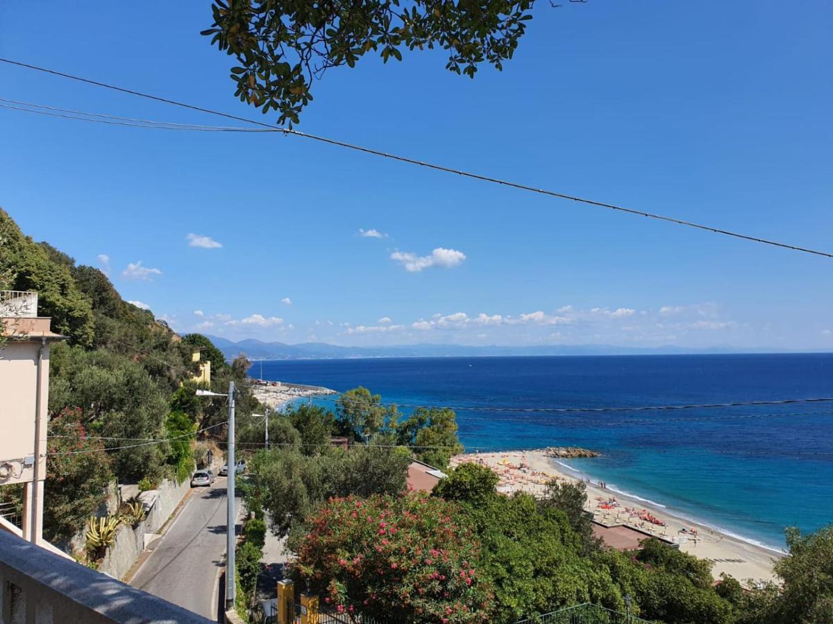 Una Finestra Sul Mare Monolocale Apartment Bergeggi Exterior photo