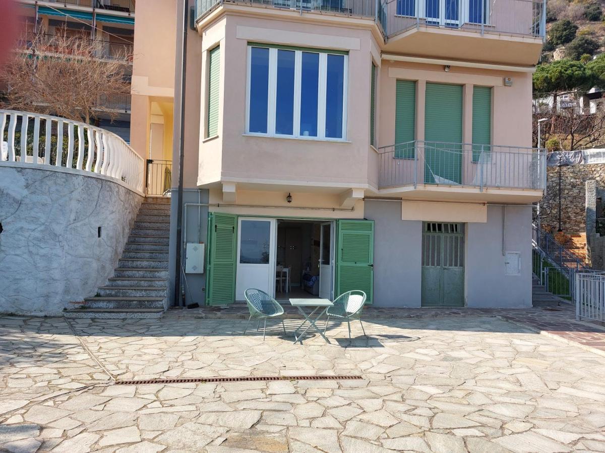 Una Finestra Sul Mare Monolocale Apartment Bergeggi Exterior photo