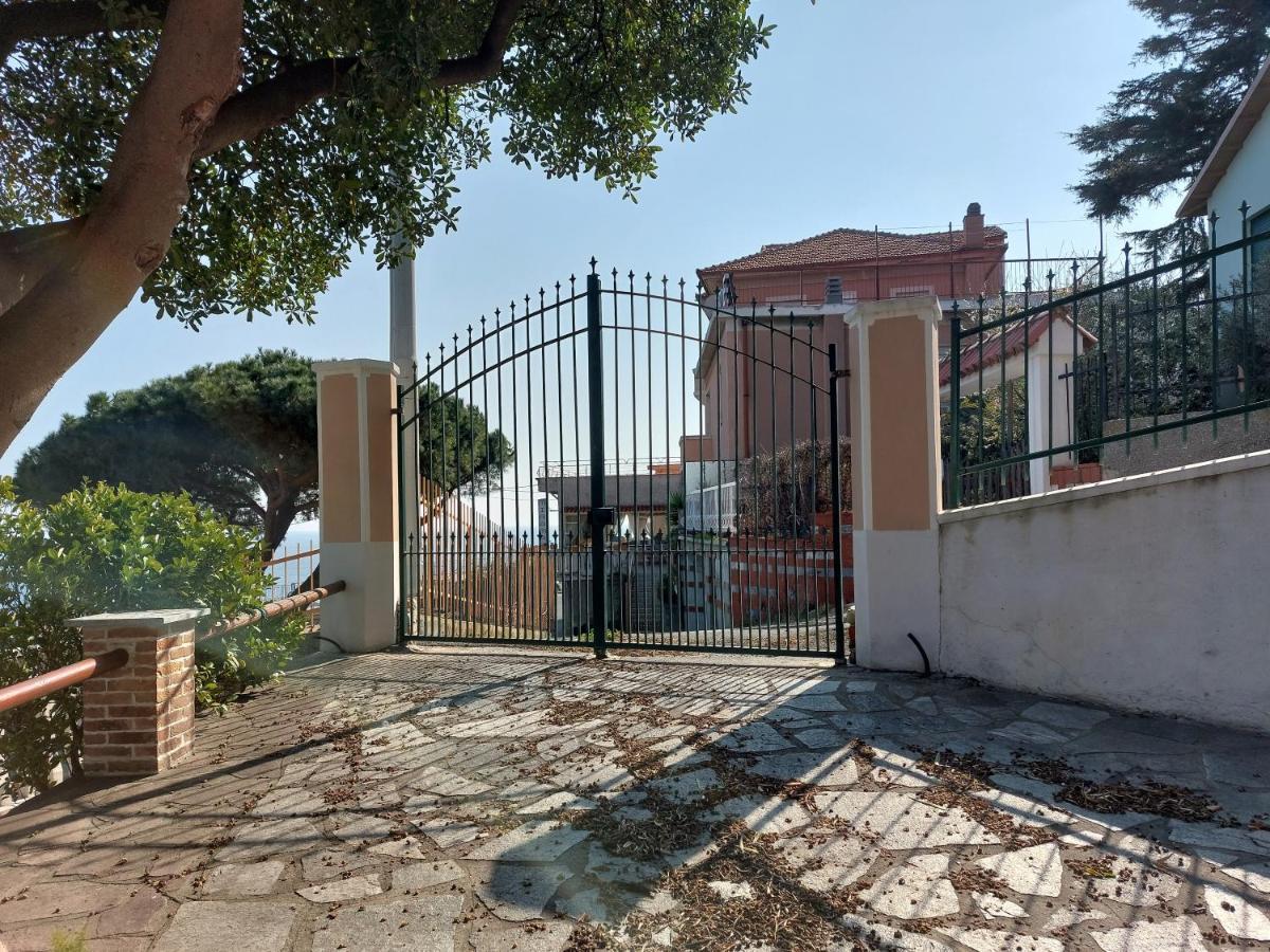 Una Finestra Sul Mare Monolocale Apartment Bergeggi Exterior photo