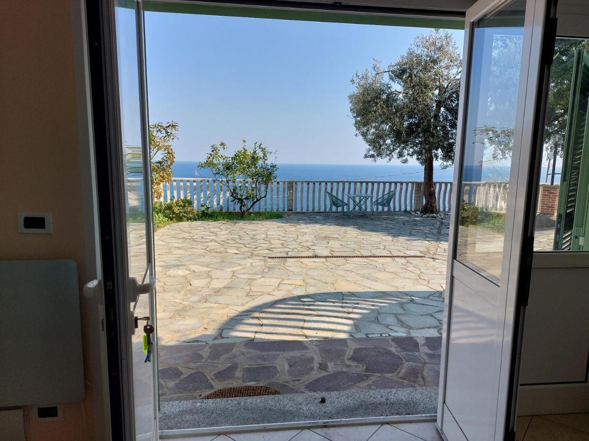 Una Finestra Sul Mare Monolocale Apartment Bergeggi Exterior photo