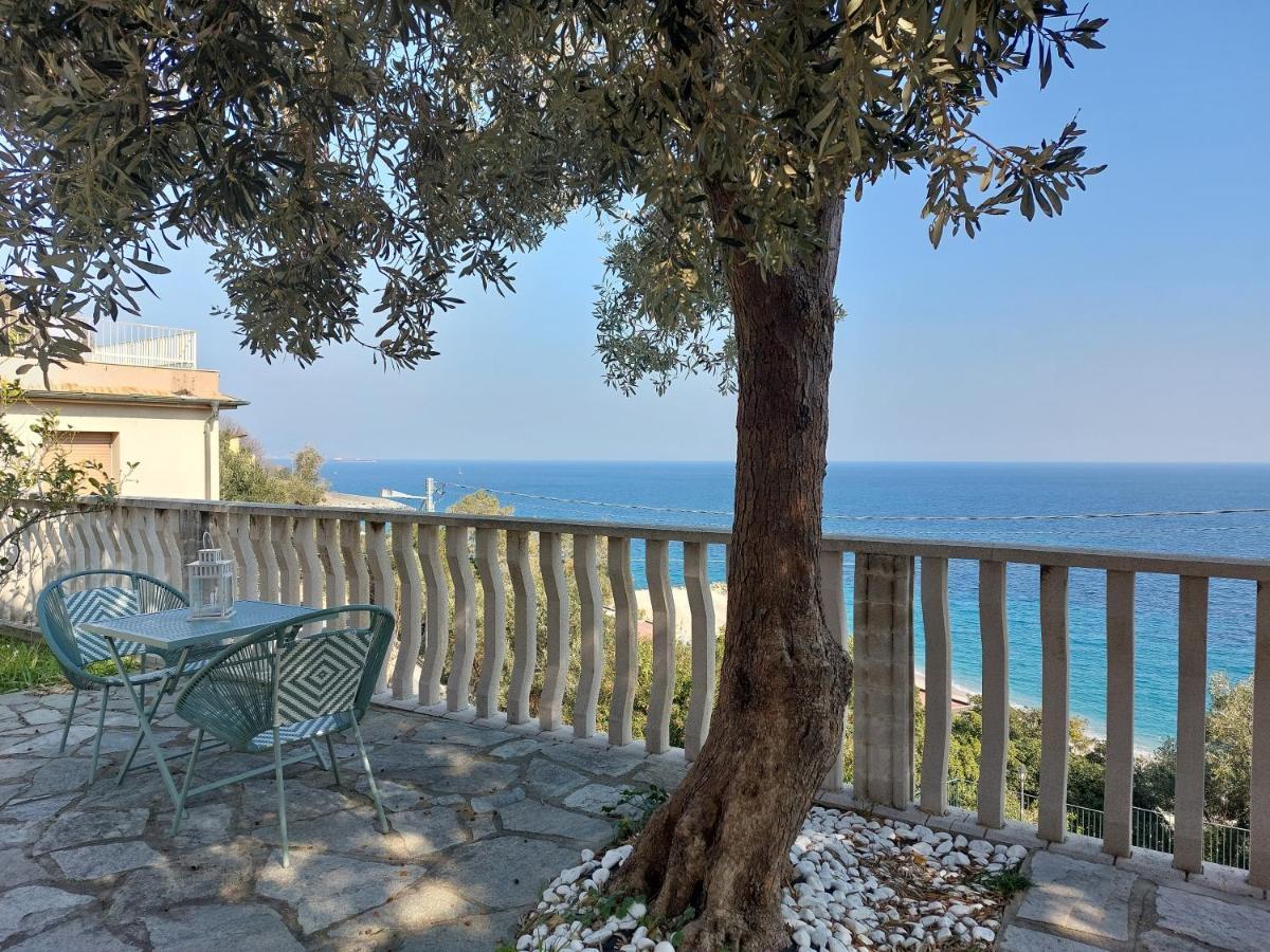 Una Finestra Sul Mare Monolocale Apartment Bergeggi Exterior photo